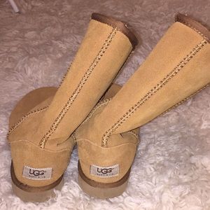 Tan Uggs